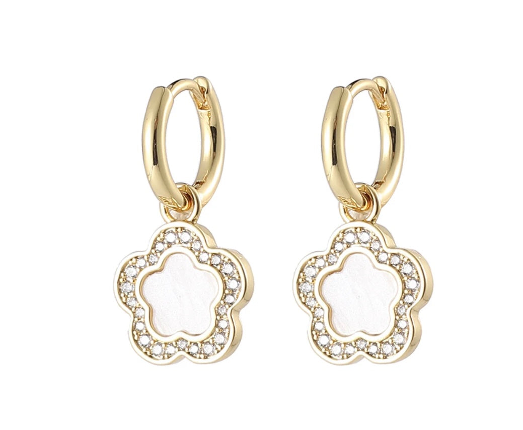 Clover Huggy Earings