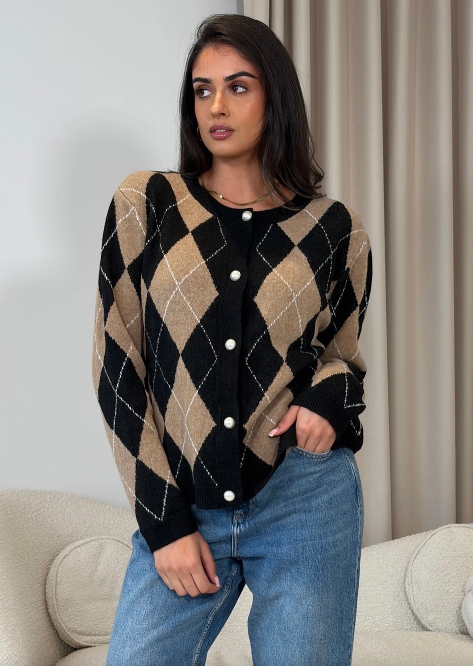 Vhari Diamond Cardigan | Black & Camel
